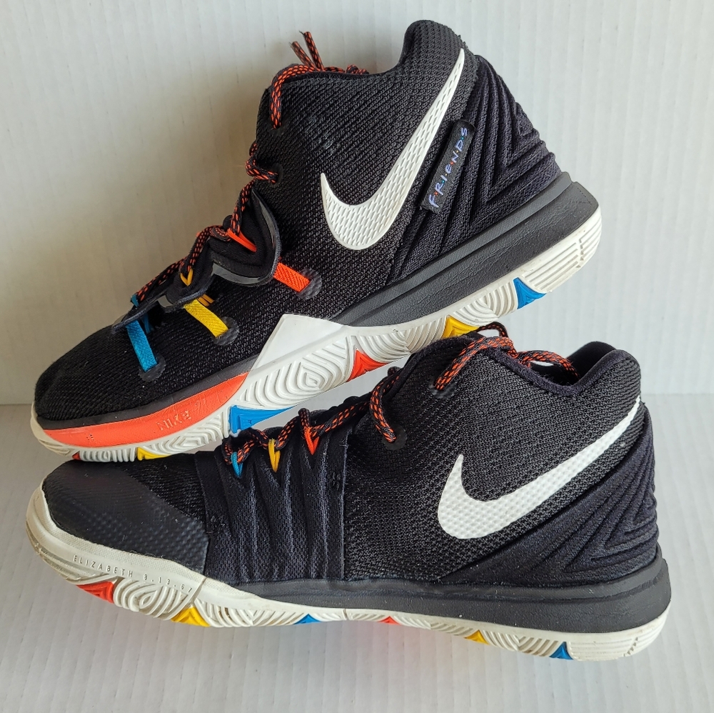 Nike Kyrie 5 GS 'Friends' Youth3